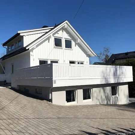度假居 Flott Enebolig Med Kort Vei Til Sentrum