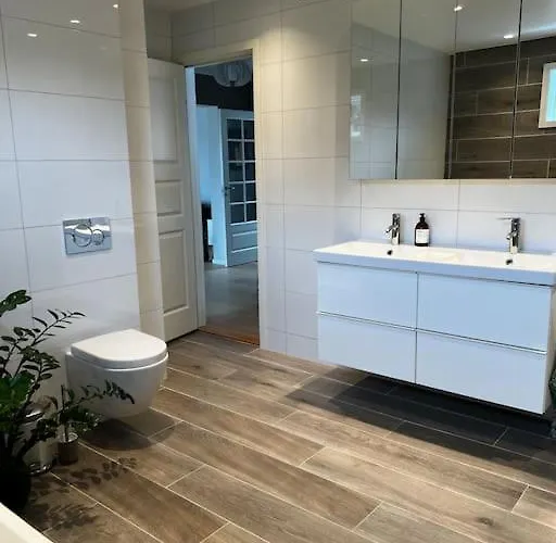 Flott Enebolig, Med 3 Soverom Og 2 Bad, Med Kort Vei Til Sentrum Tatil Evi *