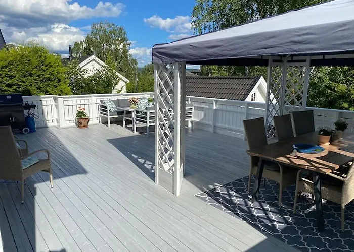 Flott Enebolig, Med 3 Soverom Og 2 Bad, Med Kort Vei Til Sentrum בית נופש