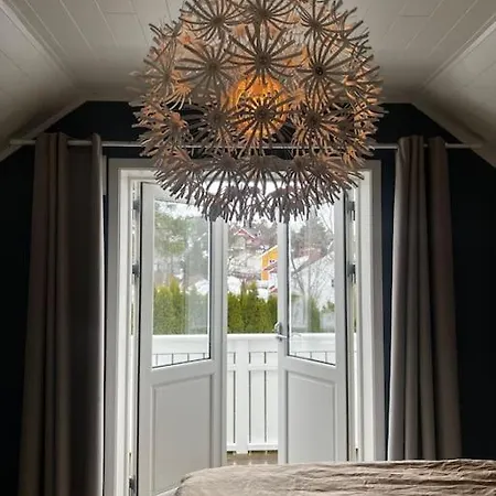 Flott Enebolig, Med 3 Soverom Og 2 Bad, Med Kort Vei Til Sentrum *