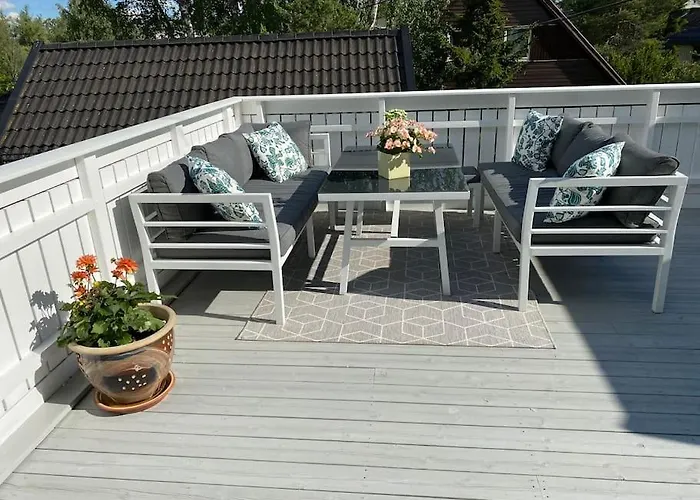 Flott Enebolig, Med 3 Soverom Og 2 Bad, Med Kort Vei Til Sentrum