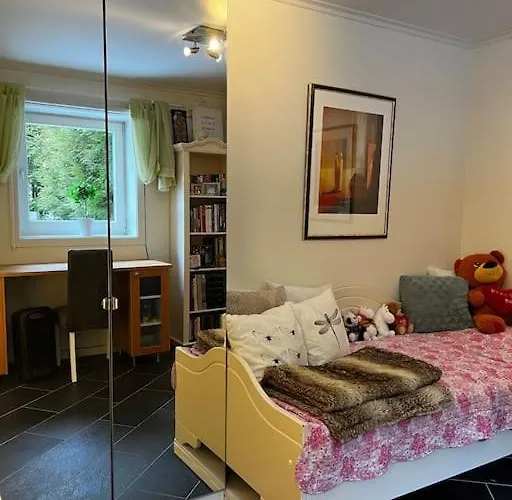 Flott Enebolig, Med 3 Soverom Og 2 Bad, Med Kort Vei Til Sentrum בית נופש *