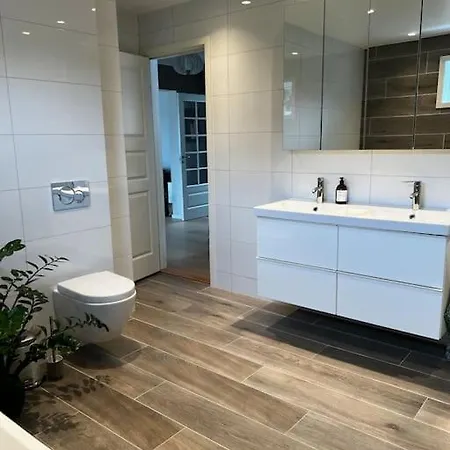 Flott Enebolig, Med 3 Soverom Og 2 Bad, Med Kort Vei Til Sentrum Ferienhaus *