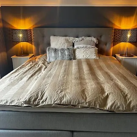 Flott Enebolig, Med 3 Soverom Og 2 Bad, Med Kort Vei Til Sentrum *